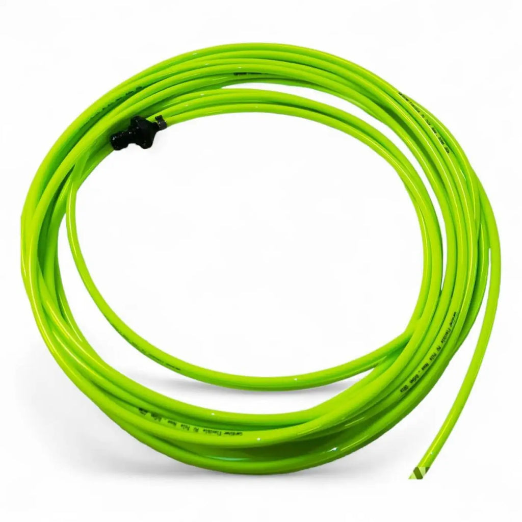 Hellgrüner spiralförmiger gartenschlauch mit schwarzem anschluss für gardiner slx 25 7,64 meter carbon teleskopstange