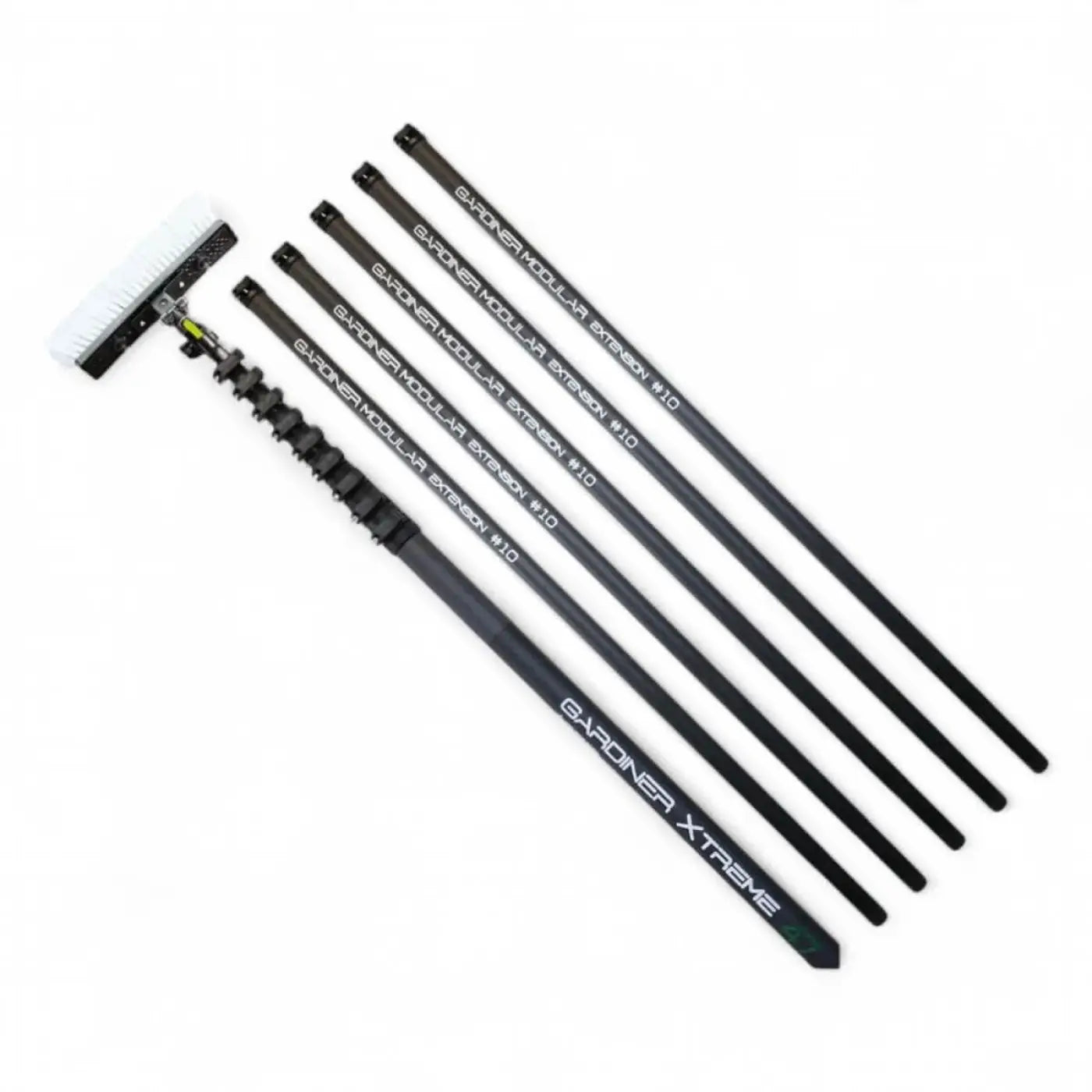 Schwarzer gardiner xtreme modularer poolreinigungsstab mit ausziehbaren sektionen und weißem bürstenkopf aus carbon
