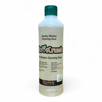 Eine durchsichtige plastikflasche mit grünem deckel und etikett ecokrush eco fensterreinigungsseife von maykker 500ml