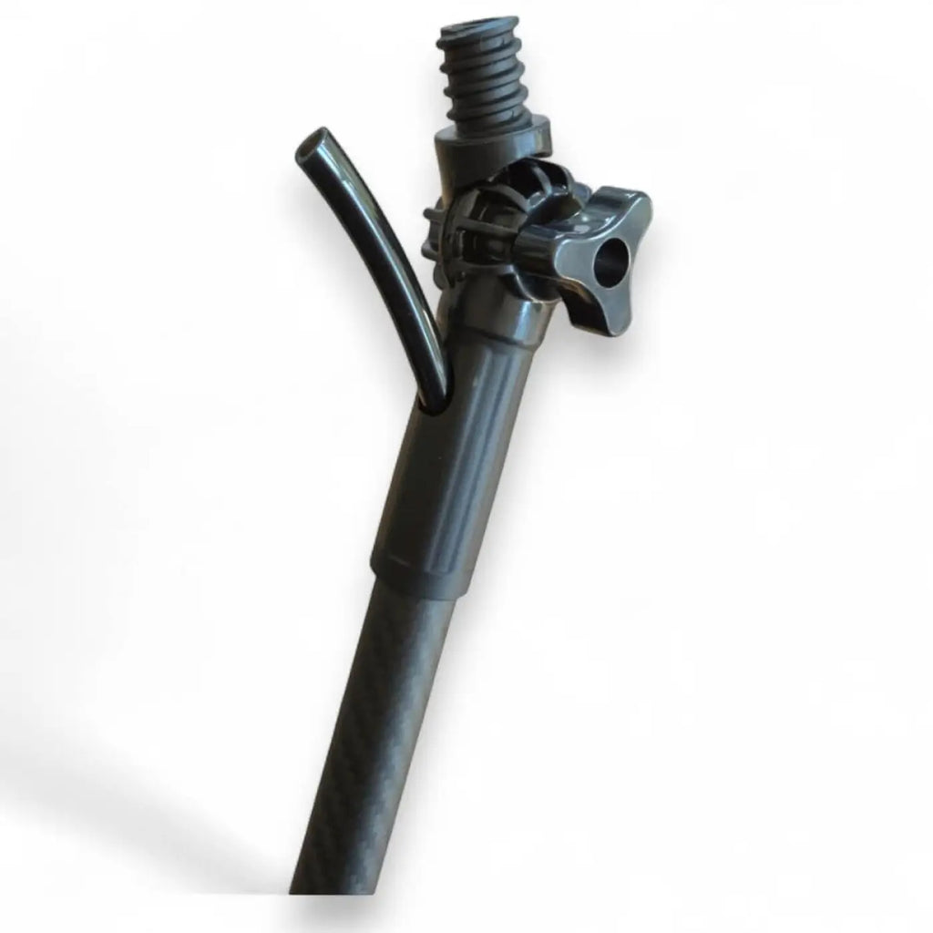 Schwarzer carbonfaserwinkel-adapter mit gewindespitze und einstellbarer klemme von milury