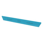 Ein schlanker türkisfarbener metalltritt mit eingeprägter invermann und nat-r markierung am moerman liquidator nxt-r wischergummi