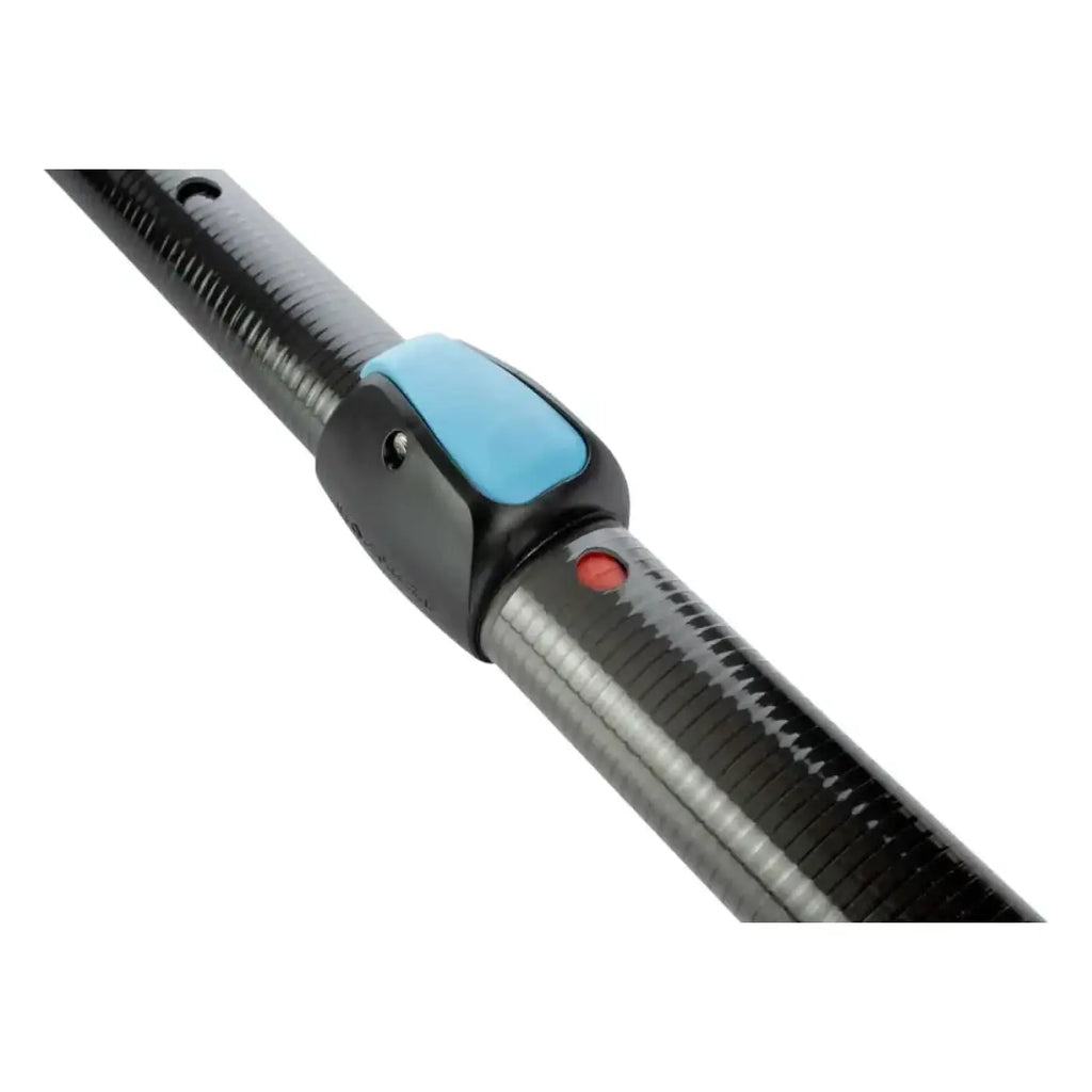 Schwarze carbon-fiber angelrute moerman takumi deluxe teleskopstange 2,4m mit hellblauem und schwarzem griffmechanismus