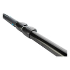 Schwarze teleskopstange moerman takumi 2,4 m mit blauem akzentknopf und metallverbindungen