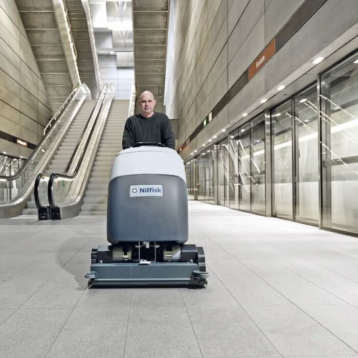 Nilfisk Scheuersaugmaschine BA 651 inkl. Ladegerät.