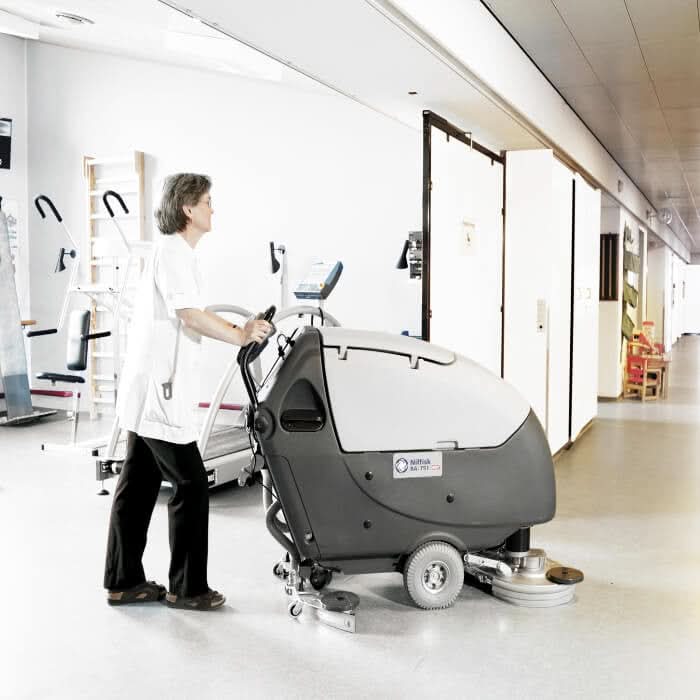 Nilfisk Scheuersaugmaschine BA 751 inkl. Ladegerät.