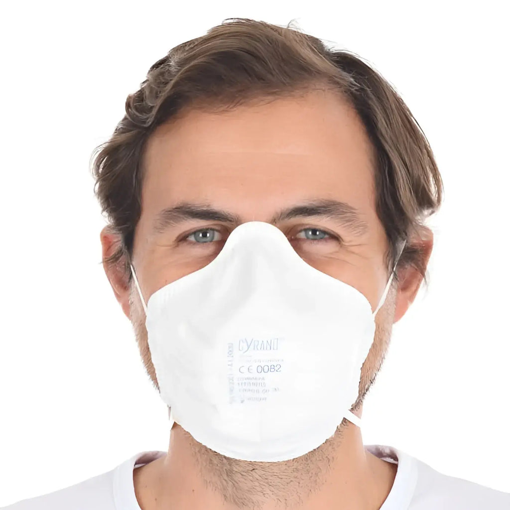 Weiße stoffschutzmaske ffp3 nr mit elasticohrenbands und bedrucktem branding vorne 10 stück