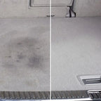 Gepflegter grauer autokofferraumboden vor und nach der fleckenentfernung mit sonax profiline multistar 1l