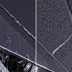 Schwarze strukturierte autolackoberfläche mit wasserperlen, behandelt mit sonax xtreme brilliant wax 1 hybrid npt 500ml