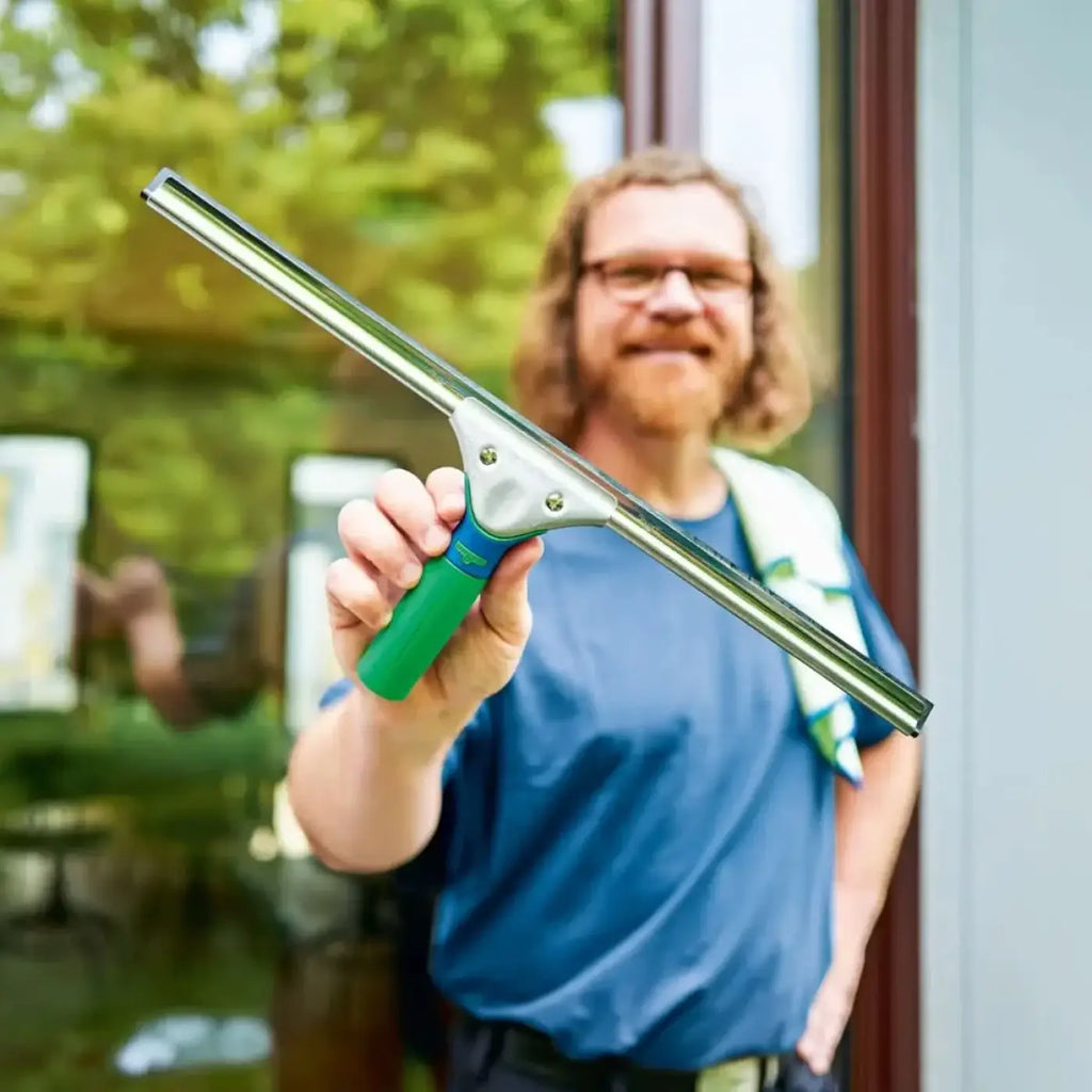 Unger green label fensterwischer mit grünem griff, metallrahmen und blauem akzent für streifenfreies reinigen