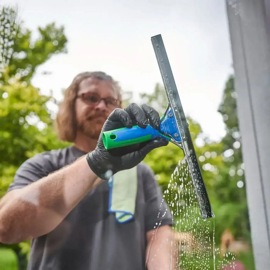 Unger green label fensterwischer mit blau grünem griff und metallklinge für streifenfreies reinigen